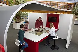 Der Multitouchtisch für die interaktive Gruppenarbeit.