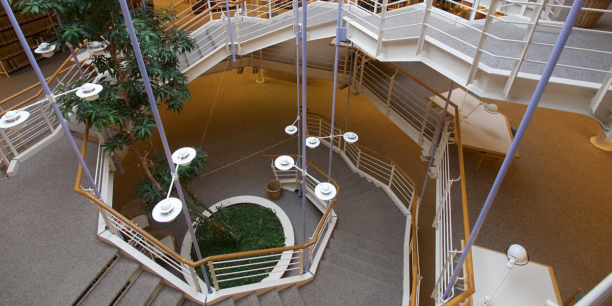 Treppe der Bibliothek im Theologicum